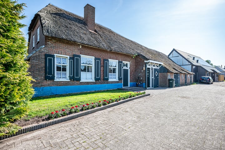 Oude Rijksweg 325 in Rouveen