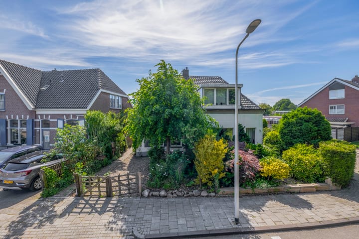Photo of property Oude Vriezenveenseweg 2, Almelo