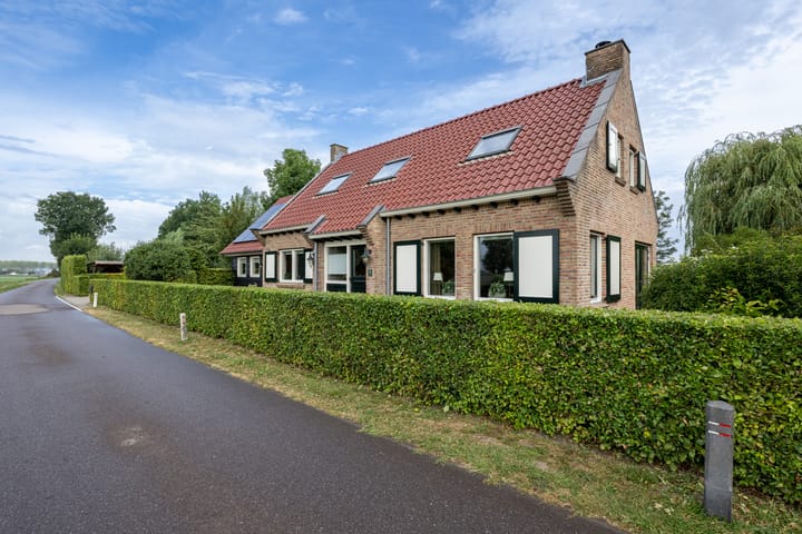 Photo of property Oudelandsedijk 8, Oude-Tonge