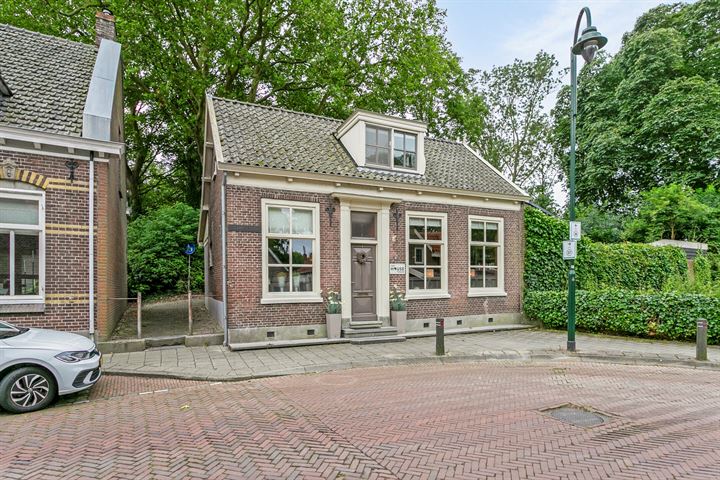 Oudelandsestraat 43 in Tholen