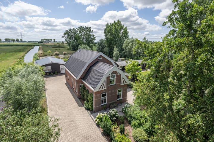 Photo of property Oudeweg Oost 1, Heenvliet