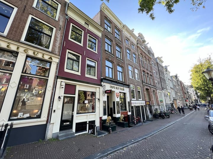 Oudezijds Voorburgwal 141-2 in Amsterdam foto