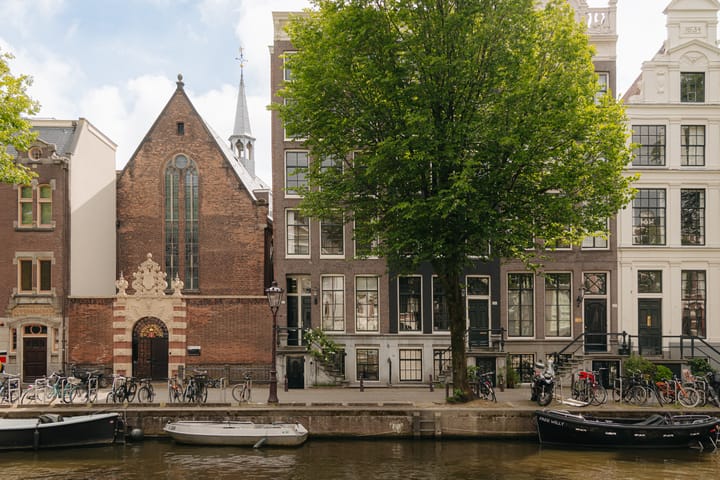 Oudezijds Voorburgwal 233A in Amsterdam foto