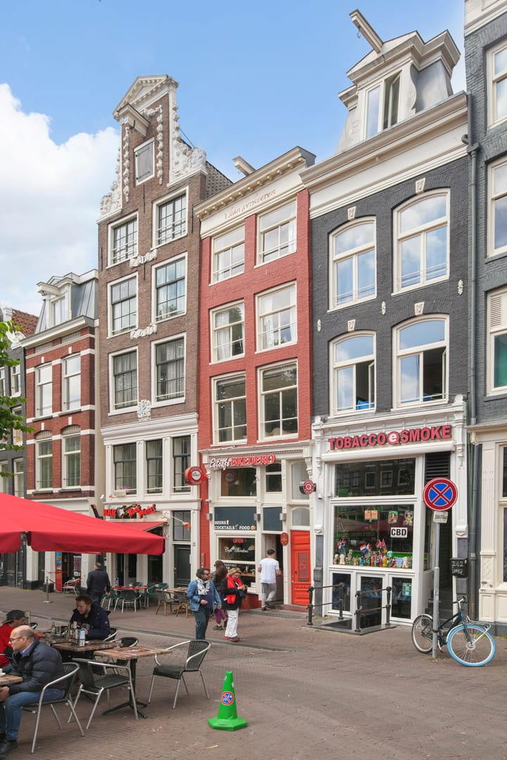 Oudezijds Voorburgwal 244B in Amsterdam Foto
