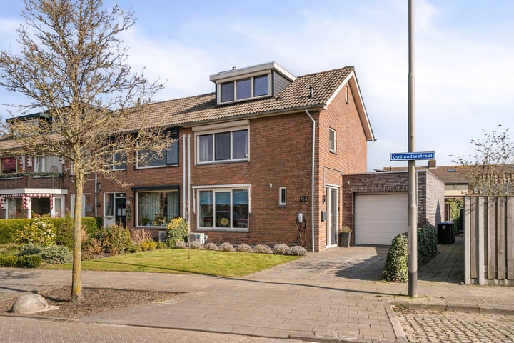 Photo of property Oudlandsestraat 25, Steenbergen