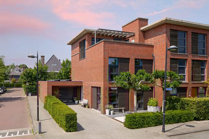 Photo of property Overbeek 72, Noordwijk
