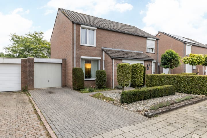 Photo of property Overbroekerf 8, Hoensbroek