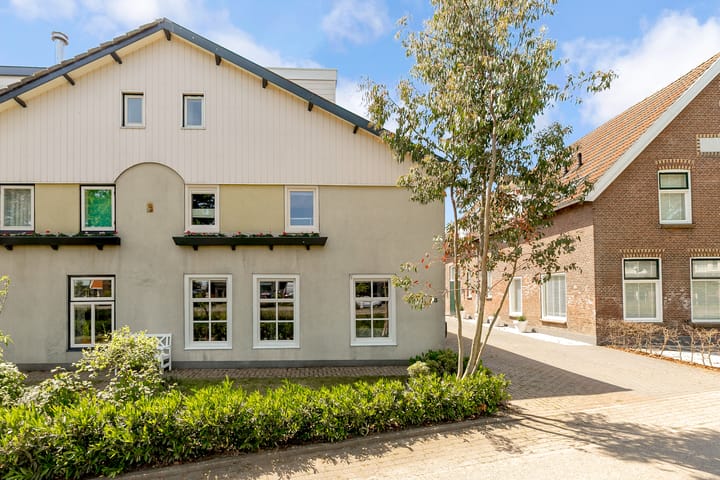 Photo of property Overeind 53, Schalkwijk