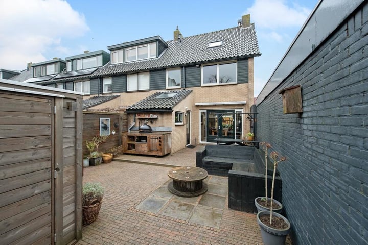 Overvoorde 12 in Pijnacker