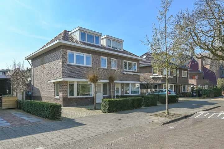 Photo of property P.C. Hooftlaan 12, Driehuis NH