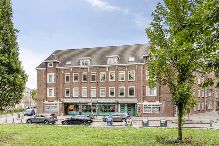 Photo of property P.C.Hooftplein 16, Rotterdam