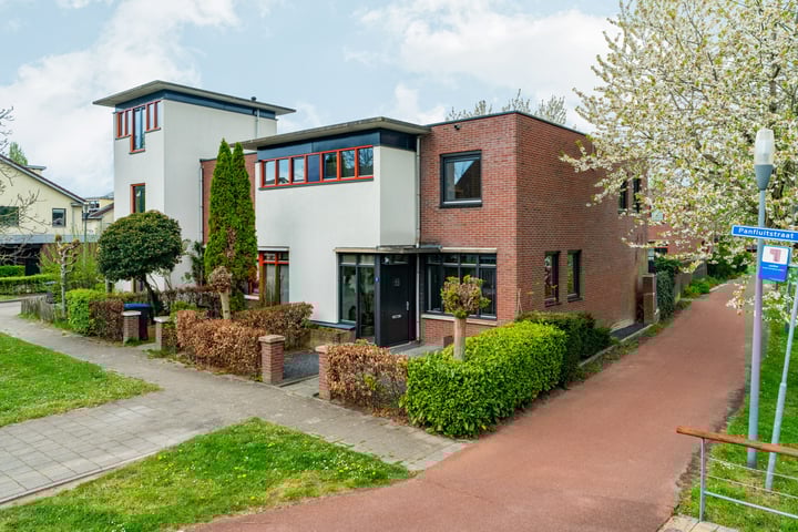 Photo of property Panfluitstraat 2, Nijmegen