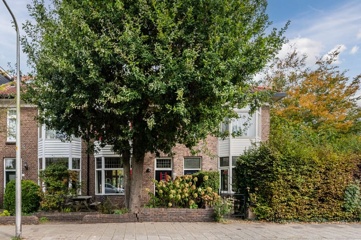 Papelaan 110 in Voorschoten