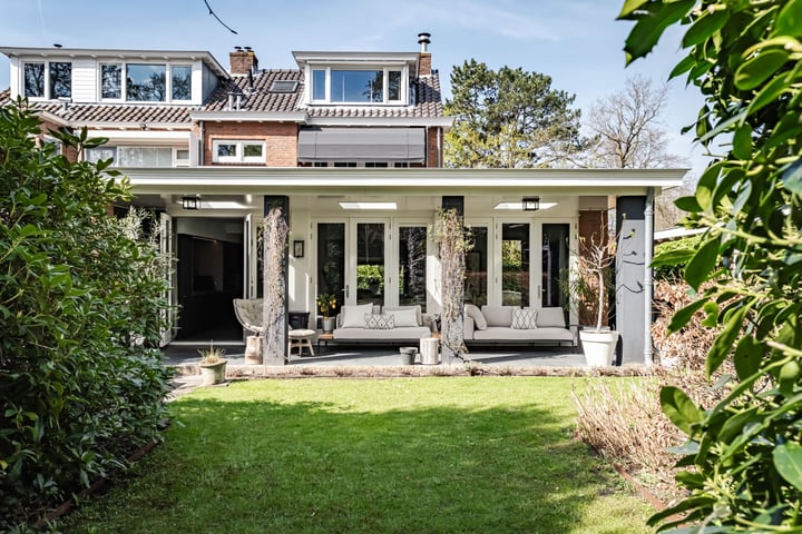 Papenburghlaan 4 in Santpoort-Zuid