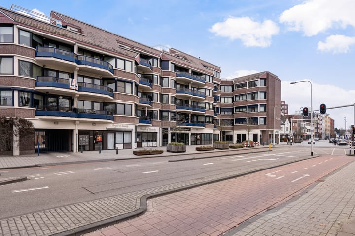 Parallelweg 33 en Weert foto