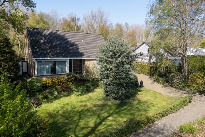 Photo of property Parallelweg-Zuid 42, Nieuwerkerk aan den IJssel