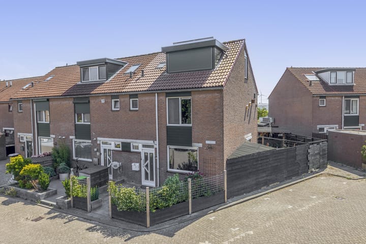 Parelgras 102 in Spijkenisse