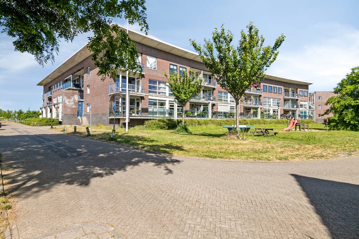 Photo of property Parelgras 102, Houten