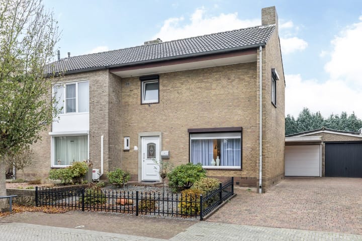 Pastoor Bernegaustraat 11 dans Munstergeleen photo