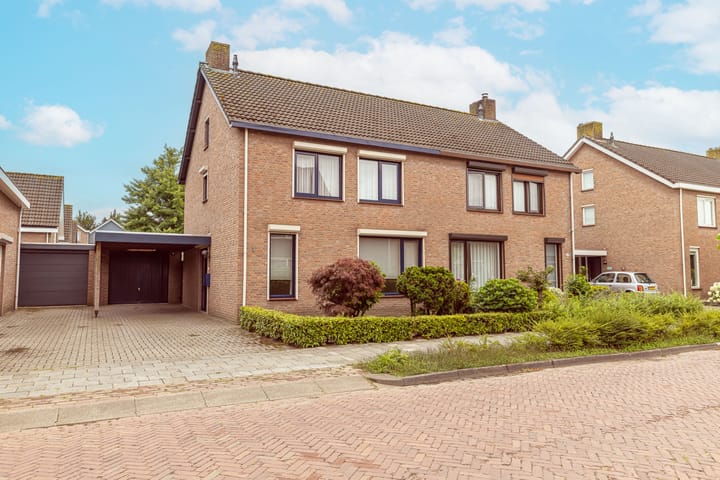 Pastoor Bielarsstraat 3 in Wernhout foto