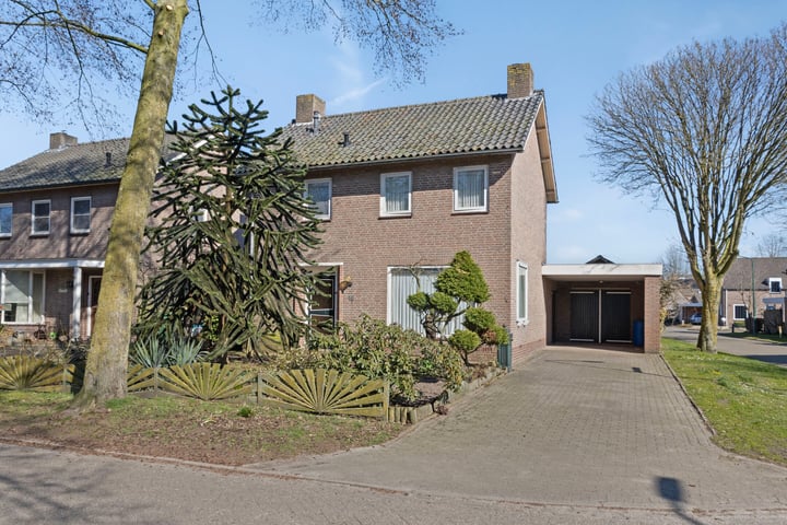 Pastoor de Grootstraat 10 in Loosbroek