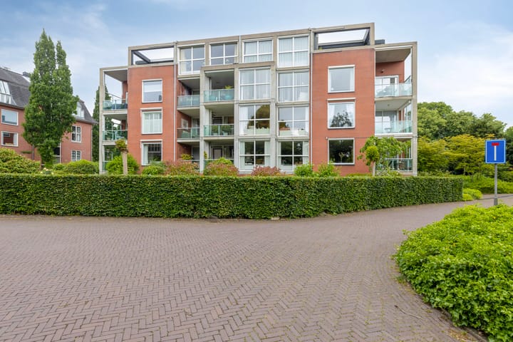 Pastoor Hendrikspark 11 in Laren