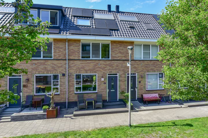 Pastoor J. van Dijklaan 5 in De Kwakel