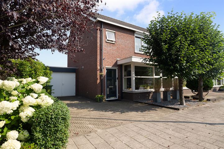 Pastoor Kuypersstraat 13a in Waalwijk