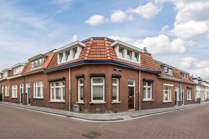 Photo of property Pastoor Lancrietstraat 1, Bergen op Zoom