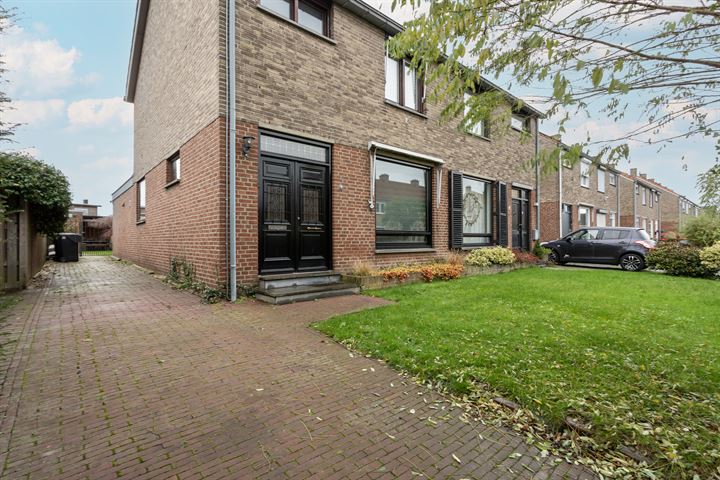 Pastoor Tijssenstraat 1 in Susteren