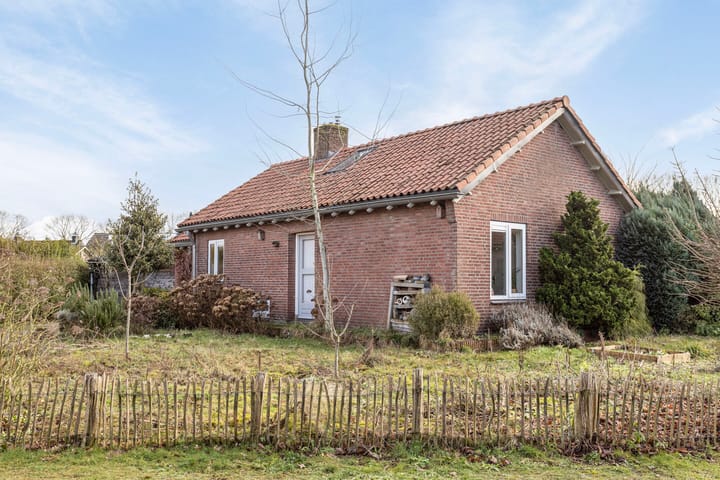 Pastoor van Houtstraat 12 in Odiliapeel
