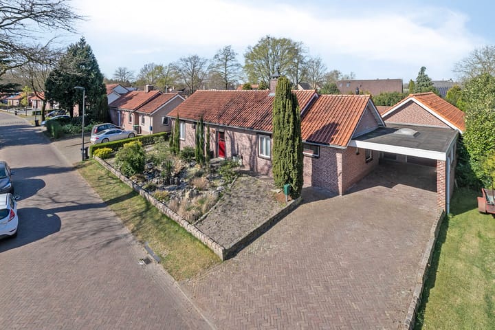 Photo of property Pastoor van Houtstraat 3, Odiliapeel