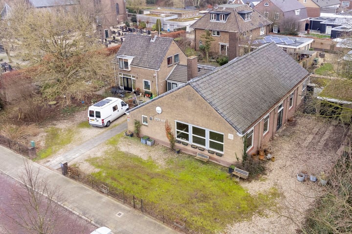 Pastoor van Laakstraat 40 in Lent