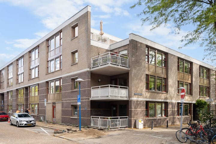 Pastoor van Nuenenstraat 8 in Utrecht
