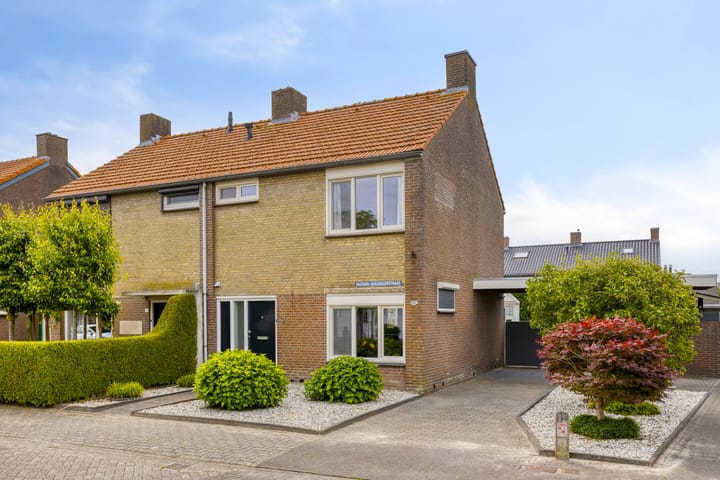 Pastoor Vercoulenstraat 2 in Merselo
