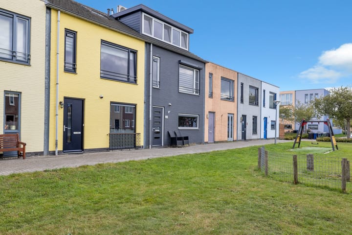 Paulus de boskabouterhof 10 in Almere