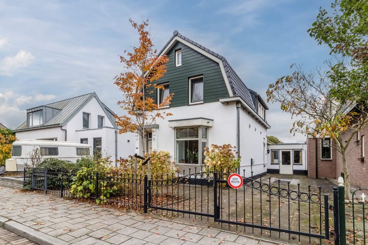 Photo of property Paulusweg 147, Hendrik-Ido-Ambacht