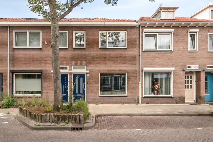 Paus Adriaanstraat 49 in Tilburg