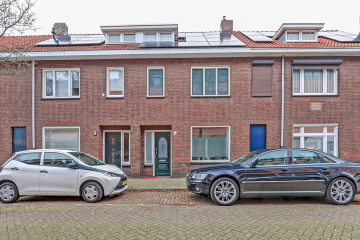 Paus Adriaanstraat 5 in Tilburg