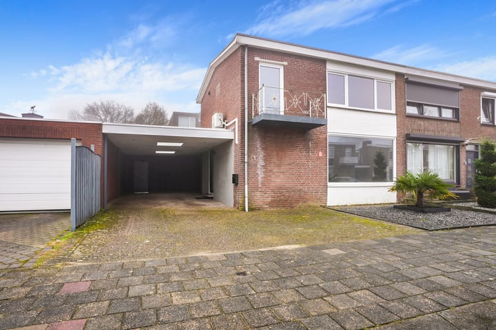 Penrisstraat 1 in Geleen