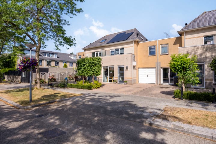Photo of property Perzikstraat 49, Almere