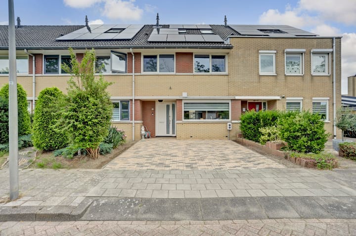 Photo of property Petronella Brugsmastraat 63, Spijkenisse