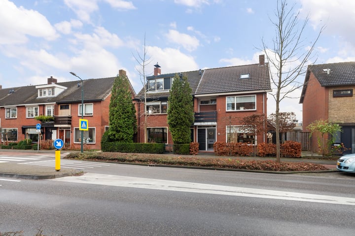 Peulenlaan 233 in Hardinxveld-Giessendam