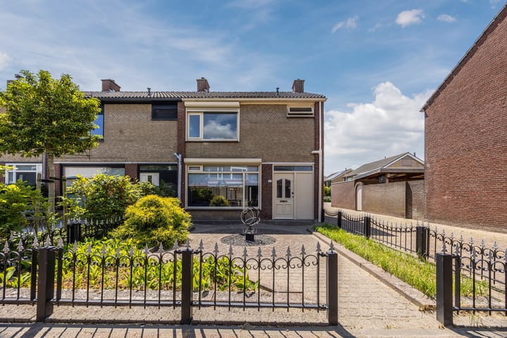 Photo of property Philip van Dorpstraat 2, Nieuw-Vossemeer