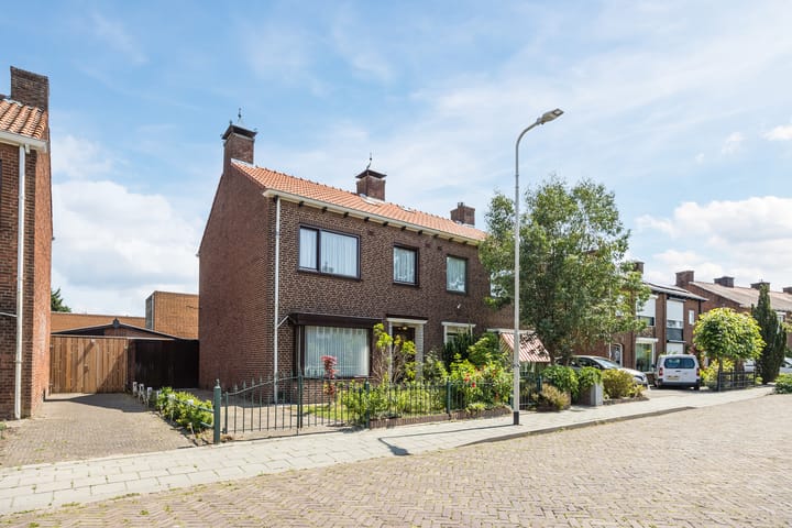 Piet Heijnstraat 18 in Roosendaal foto