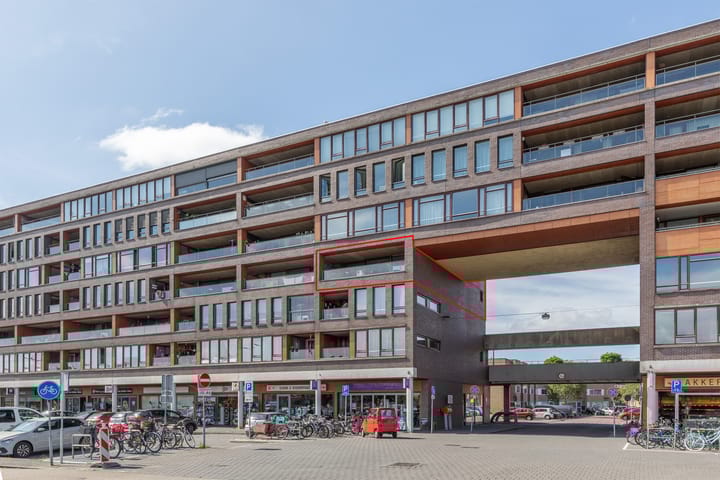 Pieter Calandlaan 566 in Amsterdam