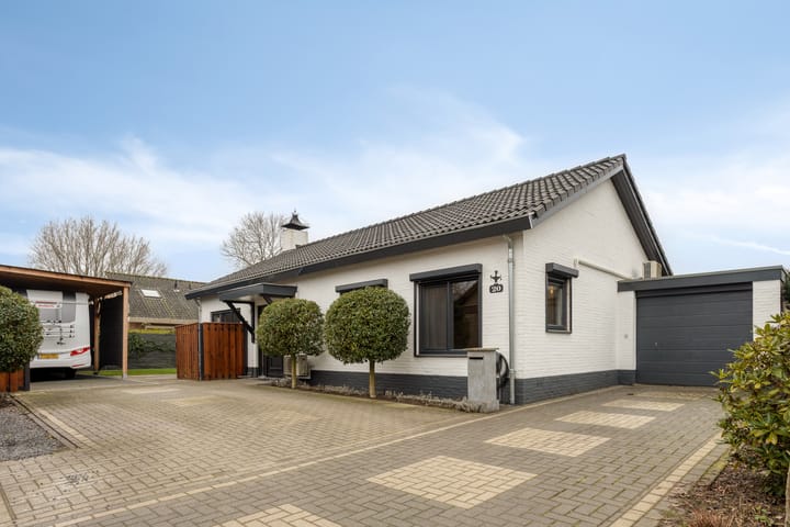 Pieter Corneliszoon Hooftlaan 20 in Roosendaal