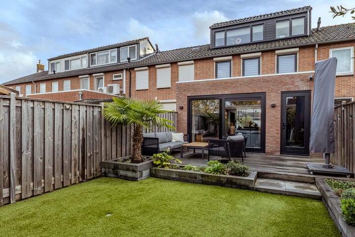 Pieter de Hooghstraat 42 in Hardinxveld-Giessendam