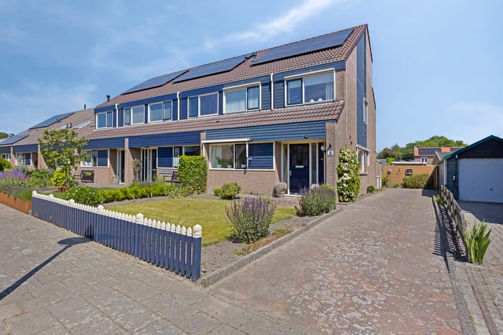 Pieter Dekkerstraat 11 in Winkel