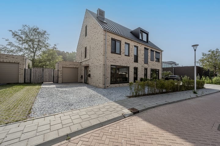 Photo of property Pieter Repelaerstraat 46, Puttershoek